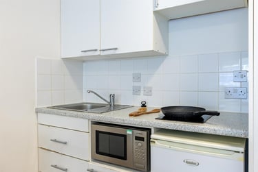 1 bed studio, Alexandra Road, Mutley, Plymouth, PL47EG - Image 5